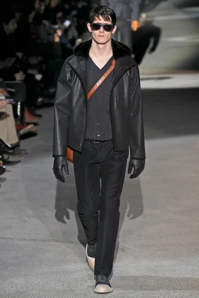 Look 17